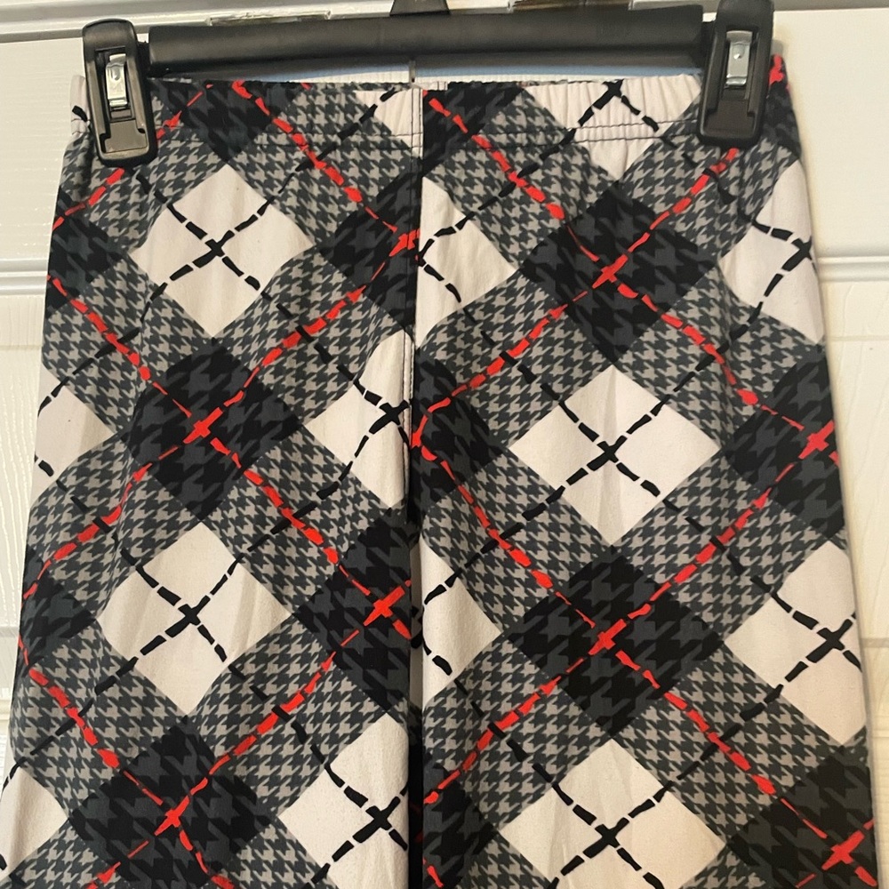 Two Pair Color Pattern Leggings - image 8